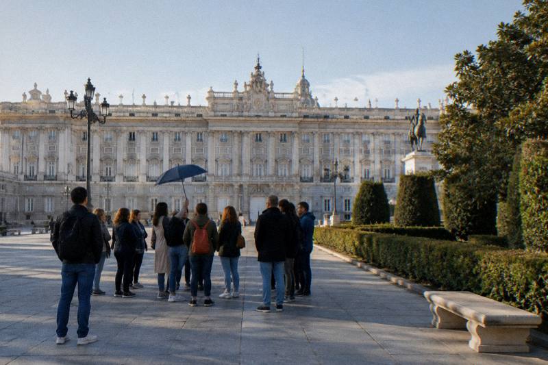 Royal Palace And Theatre Walk