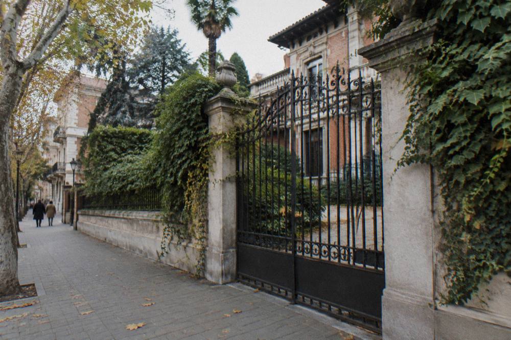 The closed entrance gate of the Sorolla museum building on a quiet Madrid street